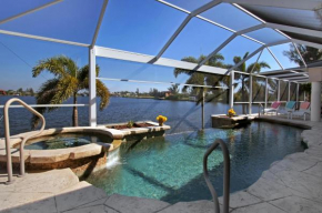 Stunning Views! Electric & solar heated pool & spa on Gulf-access canal - Villa Laguna
